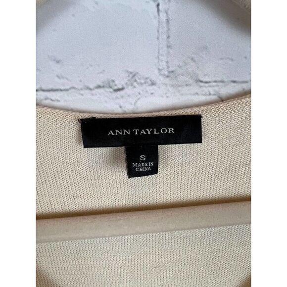 ANN TAYLOR merino wool blend beige ivory V-neck sweater pullover size S - Picture 2 of 6